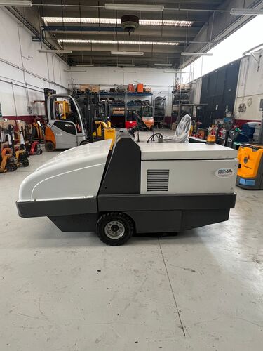 SPAZZATRICE NILFISK ECO 48